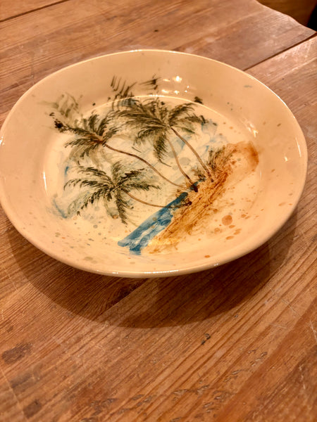 Plato de gres pintado a mano. Palmeras.