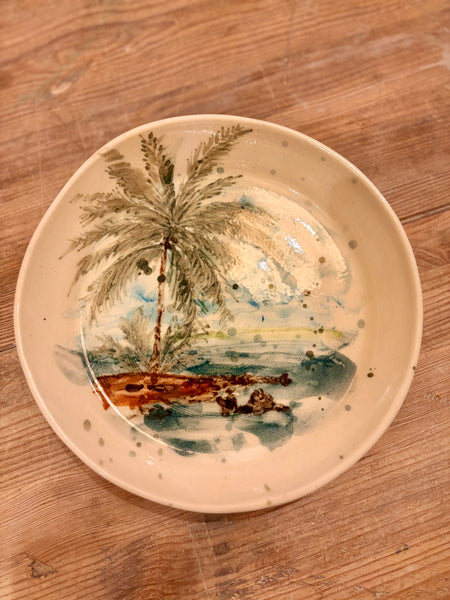 Plato de gres pintado a mano. Palmeras.