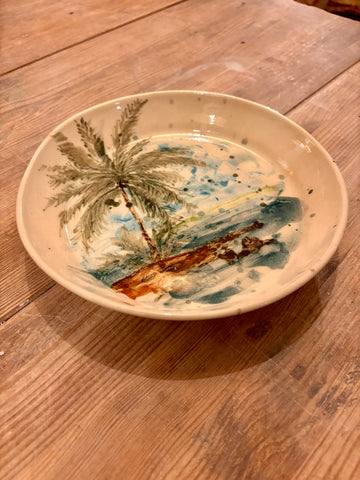 Plato de gres pintado a mano. Palmeras.