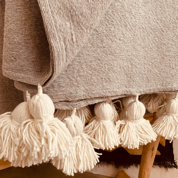 Camino de Cama Gris con Borlas Blanca 90x200